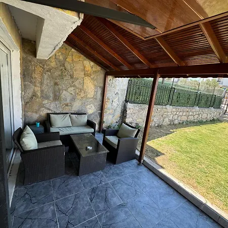 Yazlik Kleopatra Koyu Yaninda Villa Çeşme