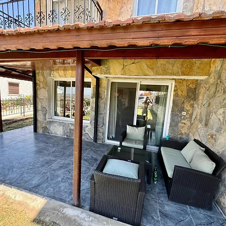 Villa Yazlik Kleopatra Koyu Yaninda Cesme