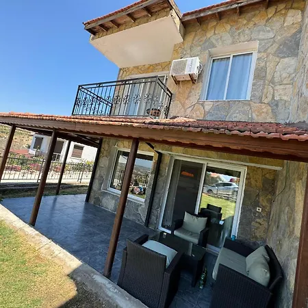 Yazlik Kleopatra Koyu Yaninda Villa Çeşme