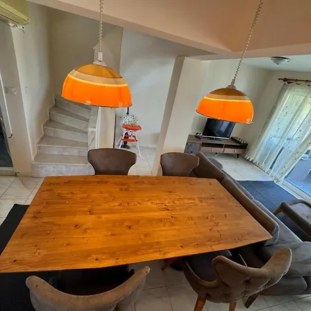 Villa Yazlik Kleopatra Koyu Yaninda Çeşme