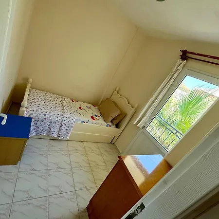 Yazlik Kleopatra Koyu Yaninda Çeşme