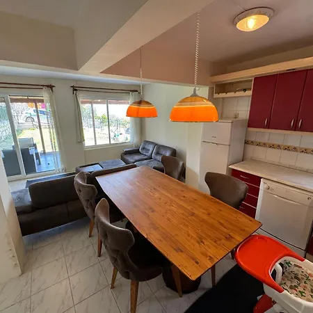 Yazlik Kleopatra Koyu Yaninda Villa Çeşme